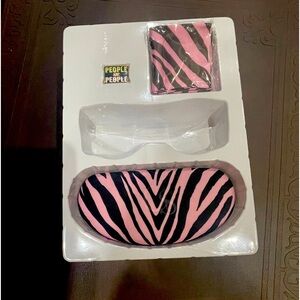 CHRISTIAN SIRIANO ~ Sunglasses “CASE ONLY” no SUNGLASSES Included, Cloth CS Pin